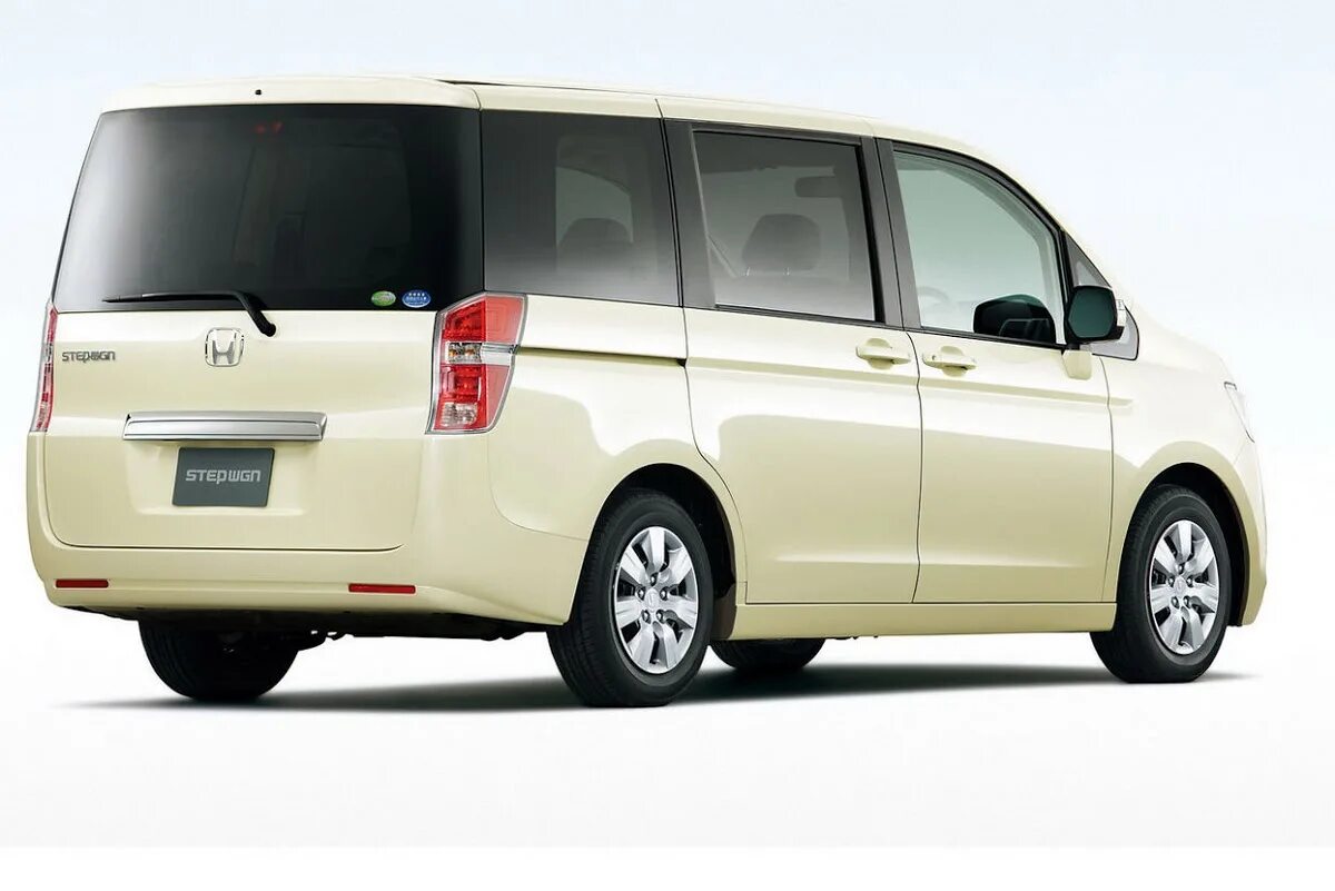 Honda stepwgn 2015. Honda stepwgn spada 2021. Хонда степ wgn 2010. Honda stepwgn 4. Микроавтобус хонда степвагон.