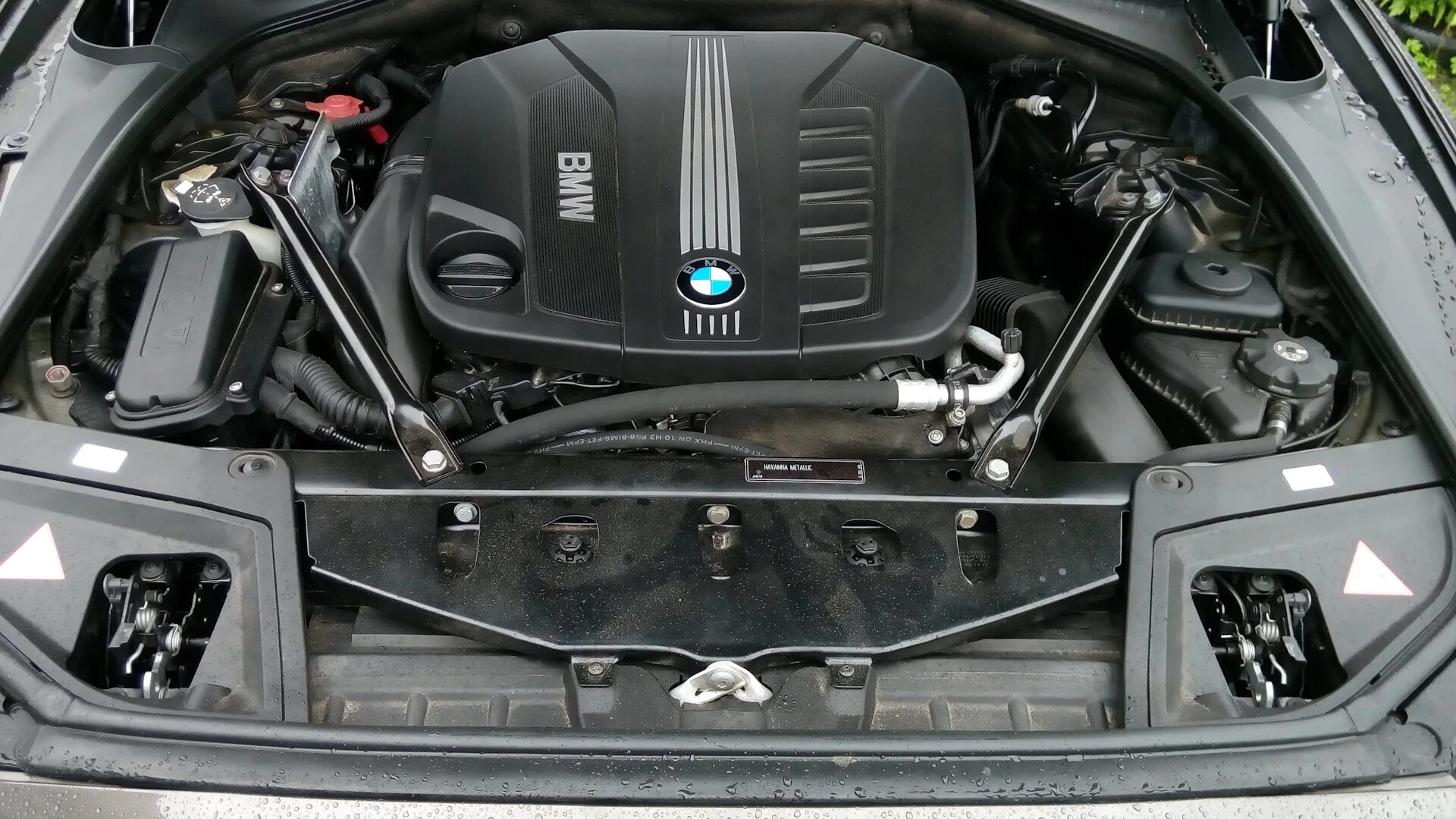 Распорка bmw f30. Bmw f30 аккумулятор прикурить. F30 wiring battery. Bmw f20 прикурить. Как прикурить bmw f30.