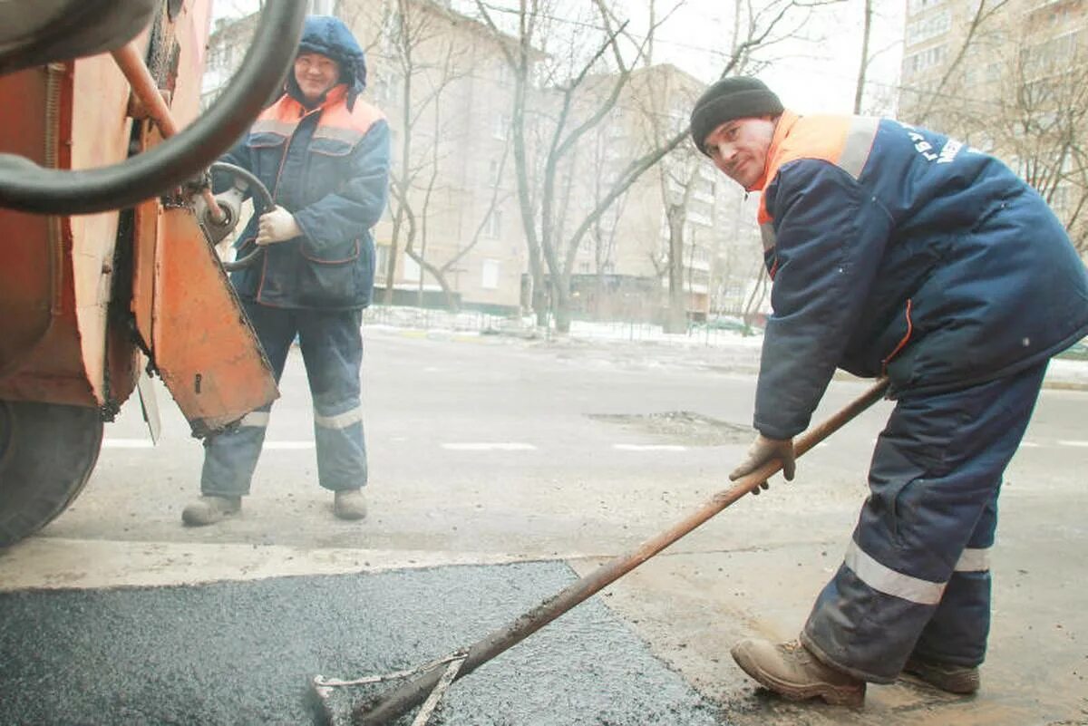 Выполнен ремонт дороги. ГБУ Жилищник Пресненского района. ГБУ Жилищник благоустройство. Ямочный ремонт асфальтового покрытия. ГБУ Жилищник дорожные работы.