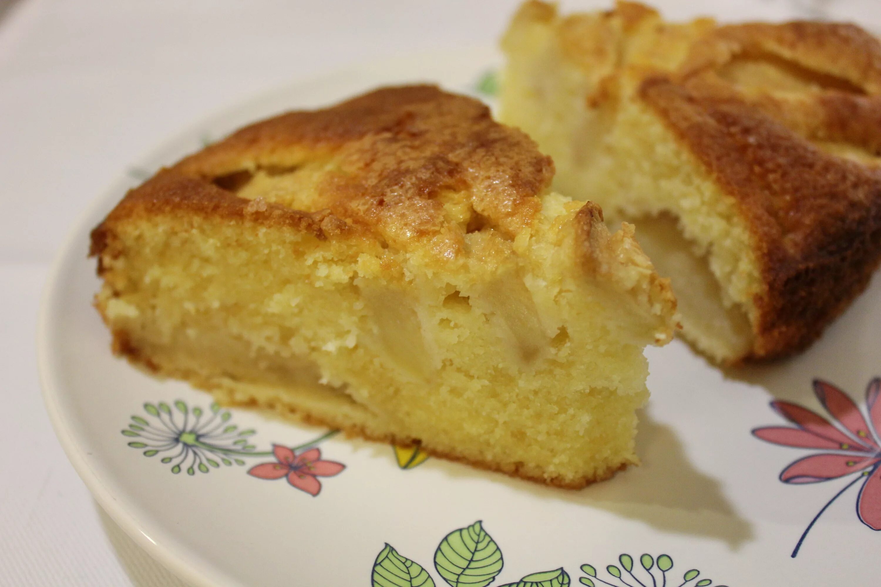 Простой яблочный пирог сметана. Пирог с яблоками и сметаной. сметанный пирог с яблоками. вкусный яблочный пирог на сметане. выпечка на сметане с яблоками.