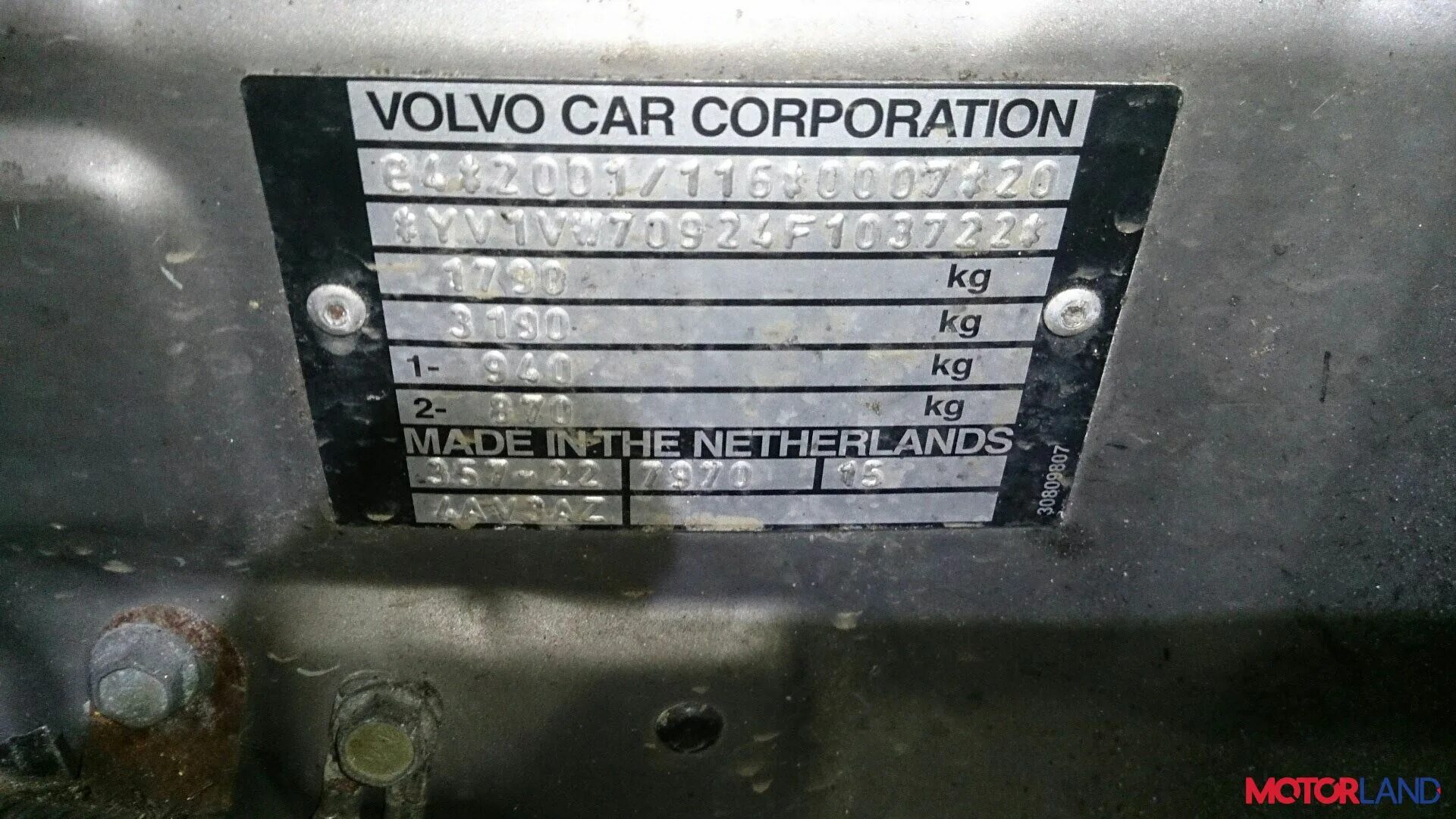 Vin 40. Volvo s40 вин номер. Маркировка двигателей Вольво. VIN номер на Вольво v40. Номер двигателя вин на компьютере Вольво s40.
