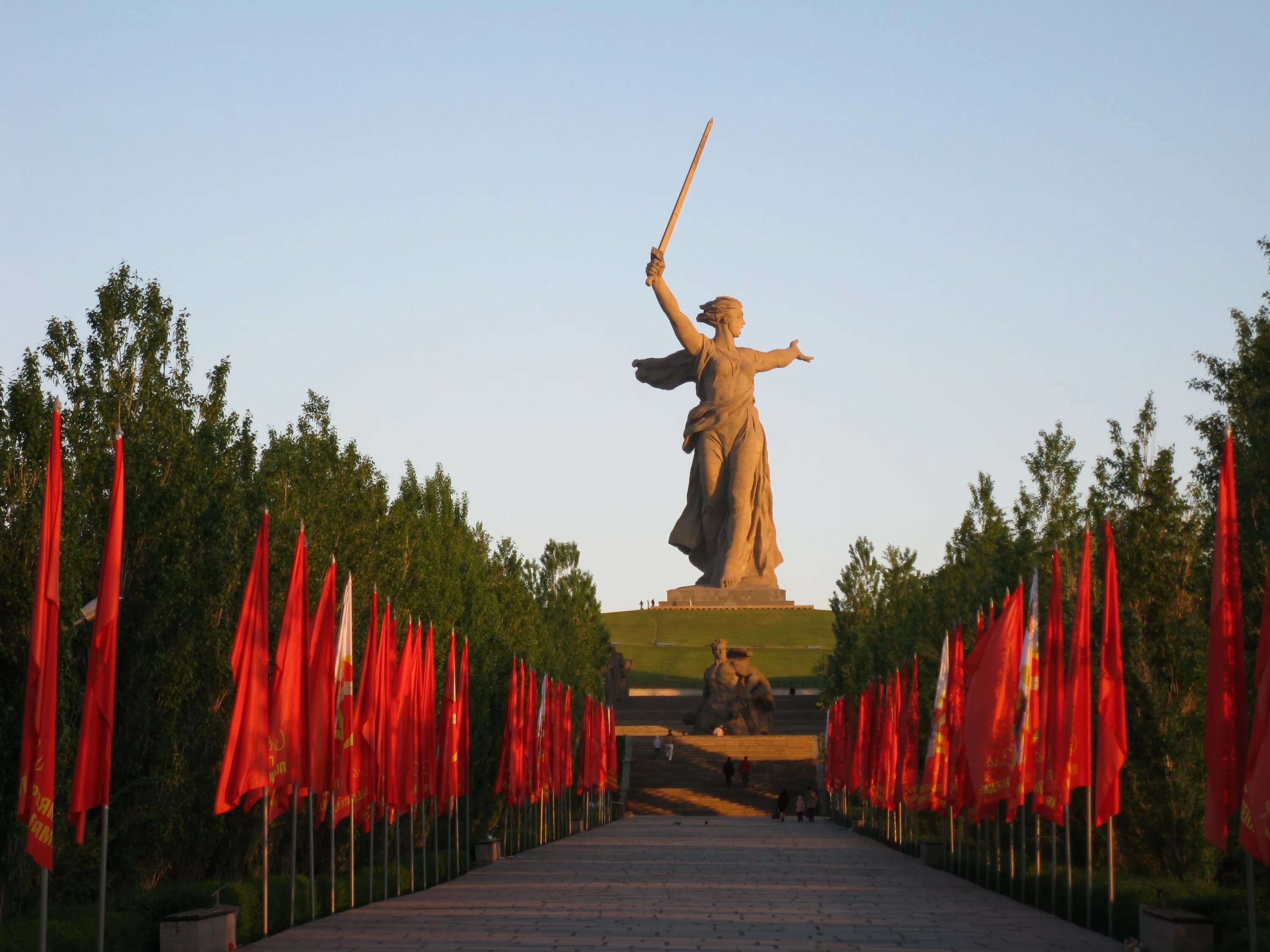 Родина мать москва. Мамаев Курган Родина мать. Мамаев Курган Волгоград. Мемориальный комплекс Мамаев Курган. Города-герои Великой Отечественной войны Волгоград.