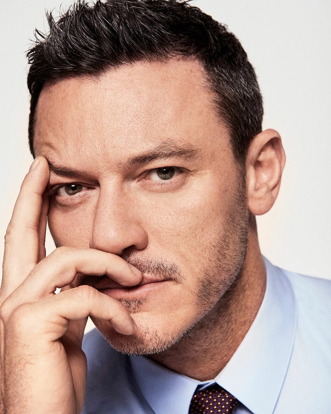 Luke evans. Люк Эванс. Люк Эванс 2018. Люк Эванс Luke Evans. Люк Эванс фото.