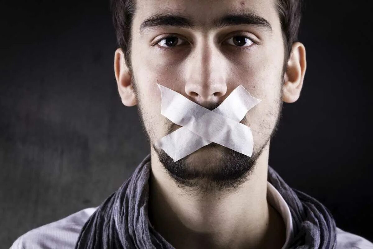 Супруги и гаджеты. Портрет человека. Как понять что парень латентный. Мужчина изменяет. Как узнать что скрывает парень.