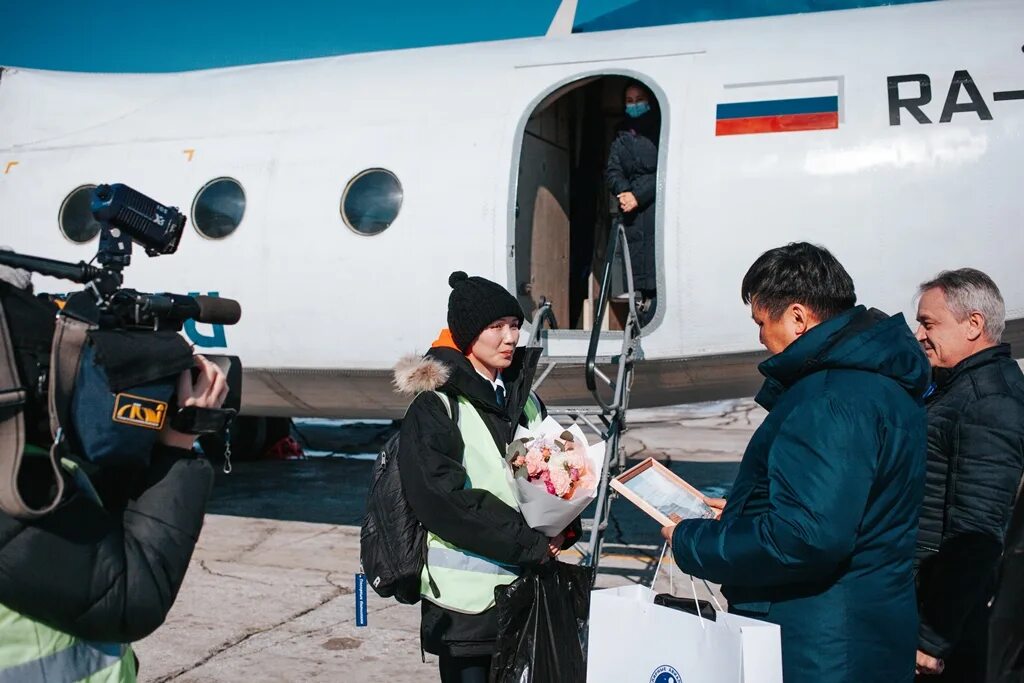 Рейсы якутия москва. Пилот России. Пилоты авиакомпании Якутия. Летчики Иваново военные. Пилот авиалайнера.