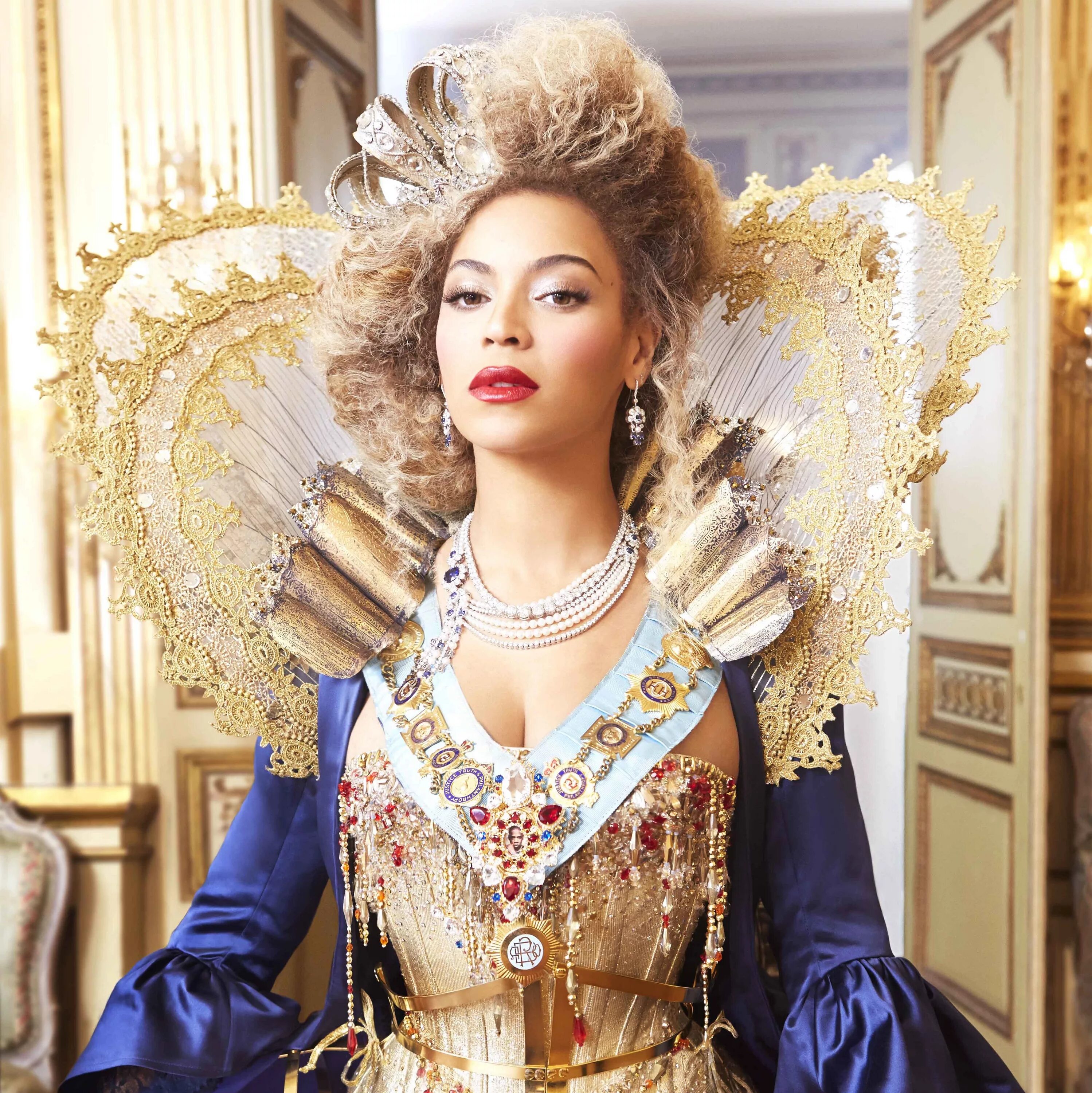 Бьенсе Королева. Бейонсе Императрица. Beyonce Queen. Бейонсе в золотом образе.