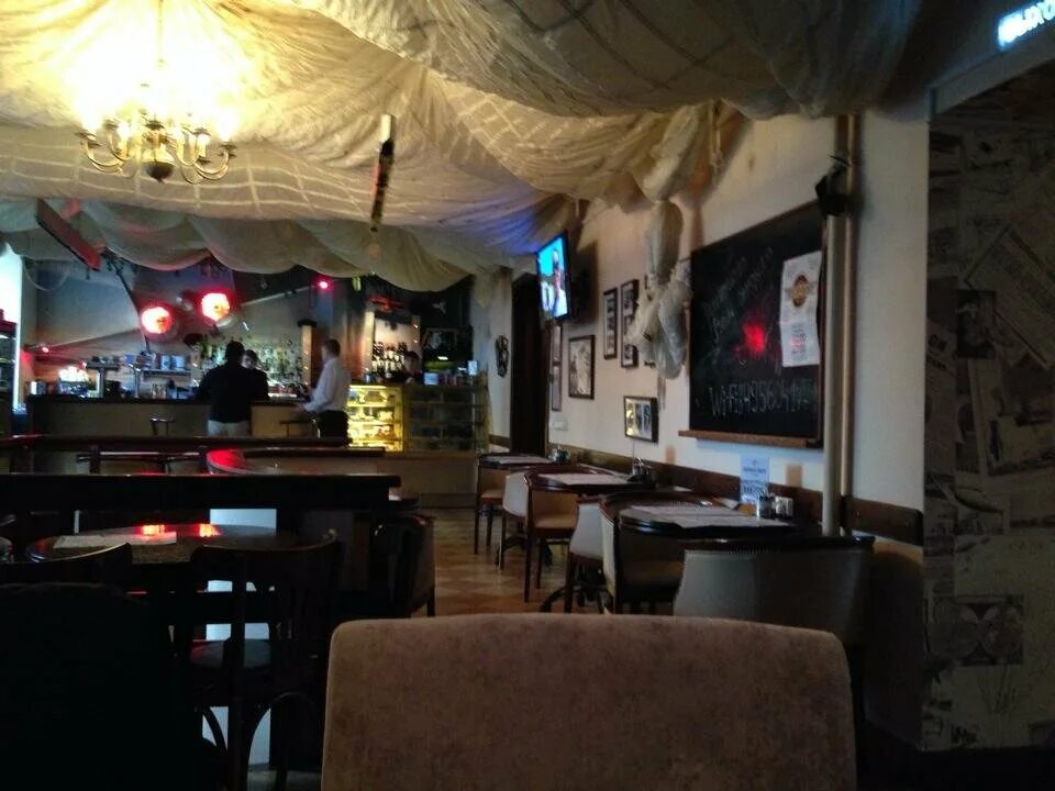 Кафе авиатор аксай. Авиа паб авиатор. Бар в ресторане. Бар авиатор воронеж. Авиа паб авиатор.