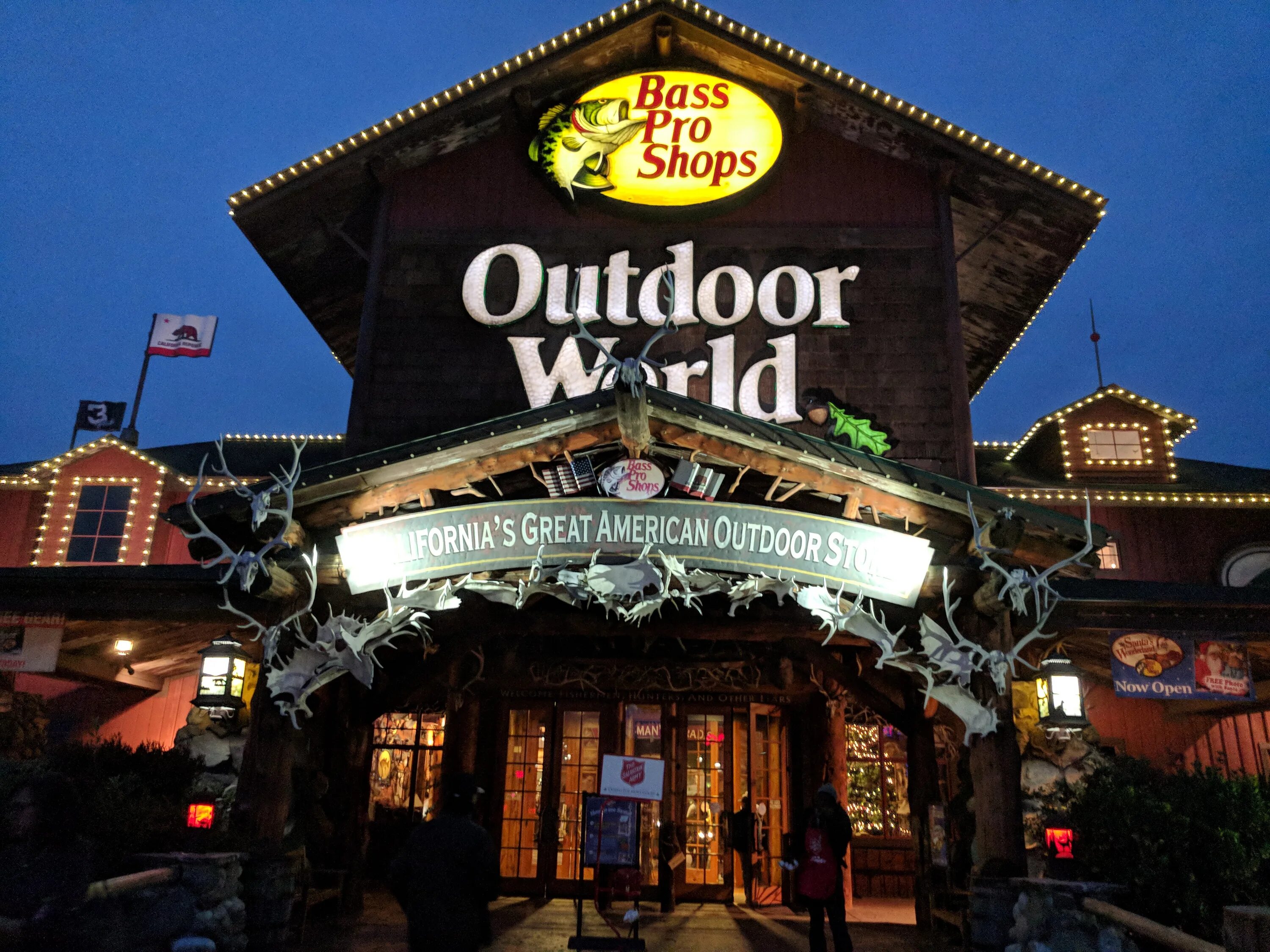 Магазины Bass Pro shop. Bass Pro shops интерьер. Bass Pro басс. Часы Bass Pro shops. Bass pro shops