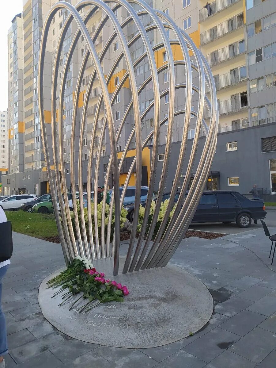 Памятники в горелово. Б р десантника вадима чугунова. Бульвар десантника вадима чугунова. Бульвар десантника вадима чугунова, 8к1. Бульвар десантника вадима чугунова.