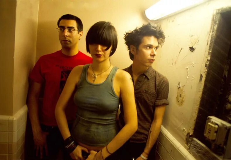 Maps yeah yeah yeahs текст. Yeah yeah yeahs. yeah yeah yeahs вокалистка. yea группа.