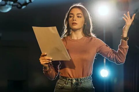 Усиливает ли музыка впечатление от чтения актрисы
