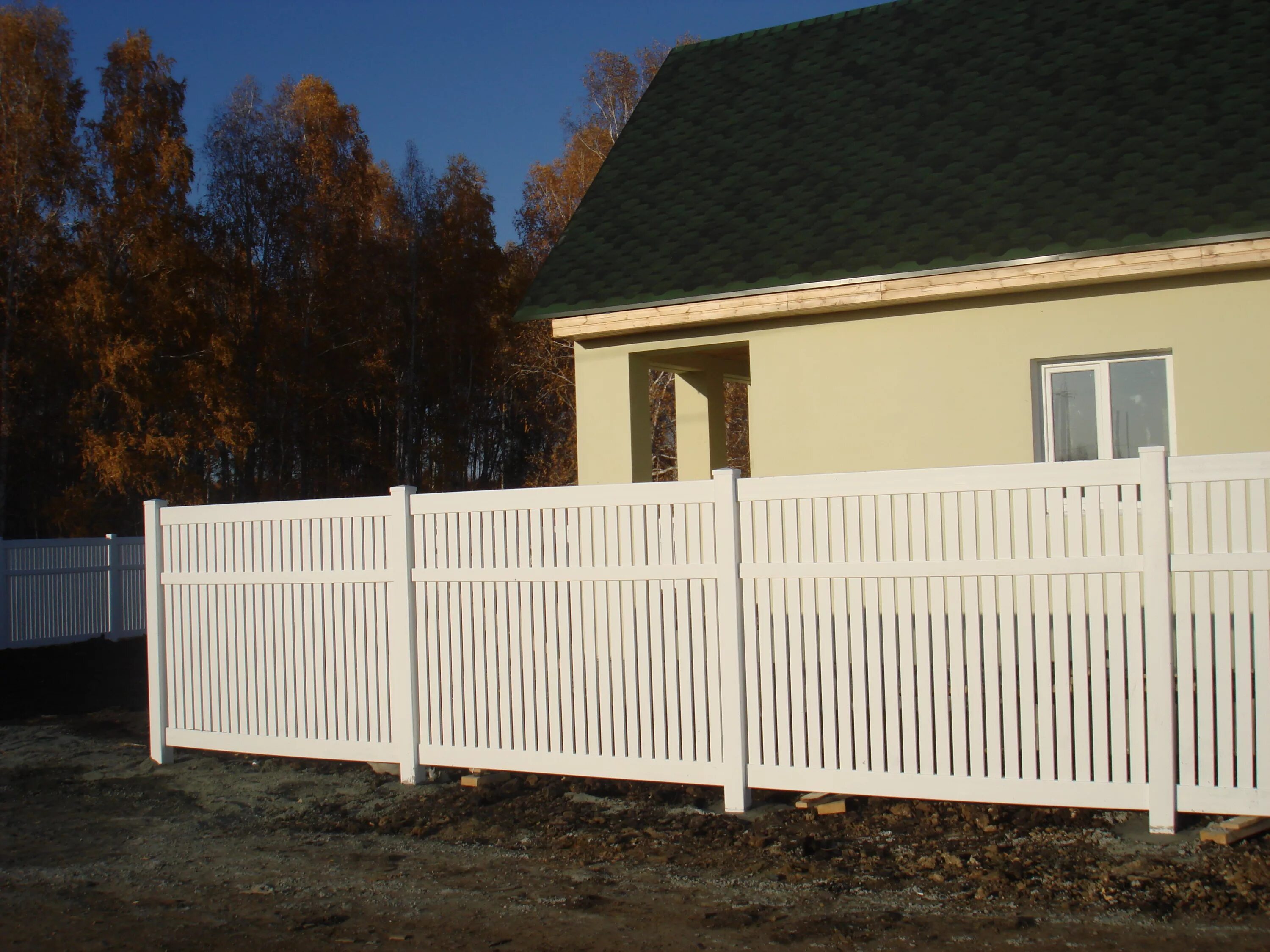 Vinyl Fencing Springfield MO Area - Nixa, Ozark & Republic Backyard fences, Whit