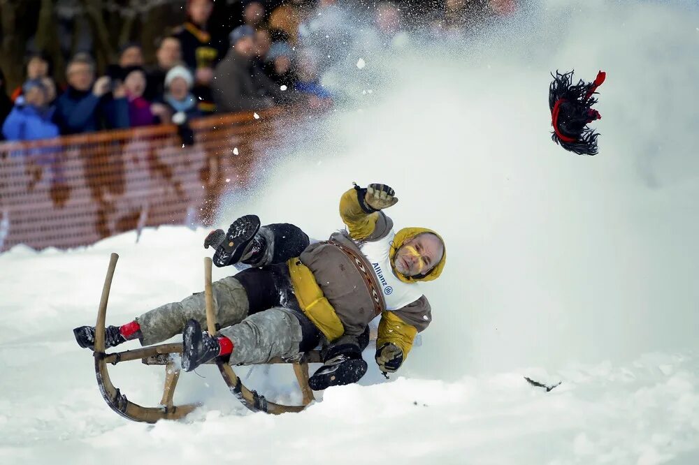 Гонки на санках. Баварские сани. Санки. Бобслей олимпийские игры. Спуск на санях.
