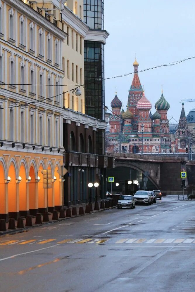 Балчуг улица Москва. Московская улица Балчуг. Балчуг здания. Вид на Кремль с Балчуга.