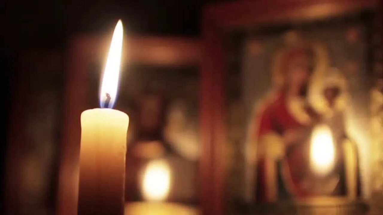 чисточетверговая свечка. церковные свечи для обряда. чёрная свечка церковная. международный день памяти жертв холокоста. ритуалы с церковными свечами.