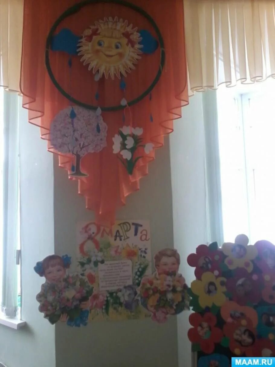 Весеннее украшение окон в детском саду. Украшение потолка в детском саду к весне. Как украсить группу к 8 марту. Весеннее украшение зала. Как украсить группу к 8 марту.
