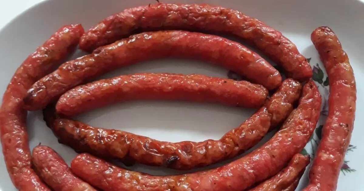 Рецепт фарша для купат. Купаты на сковороде гриль газ. купаты барбекю. купаты с мясом крокодила.