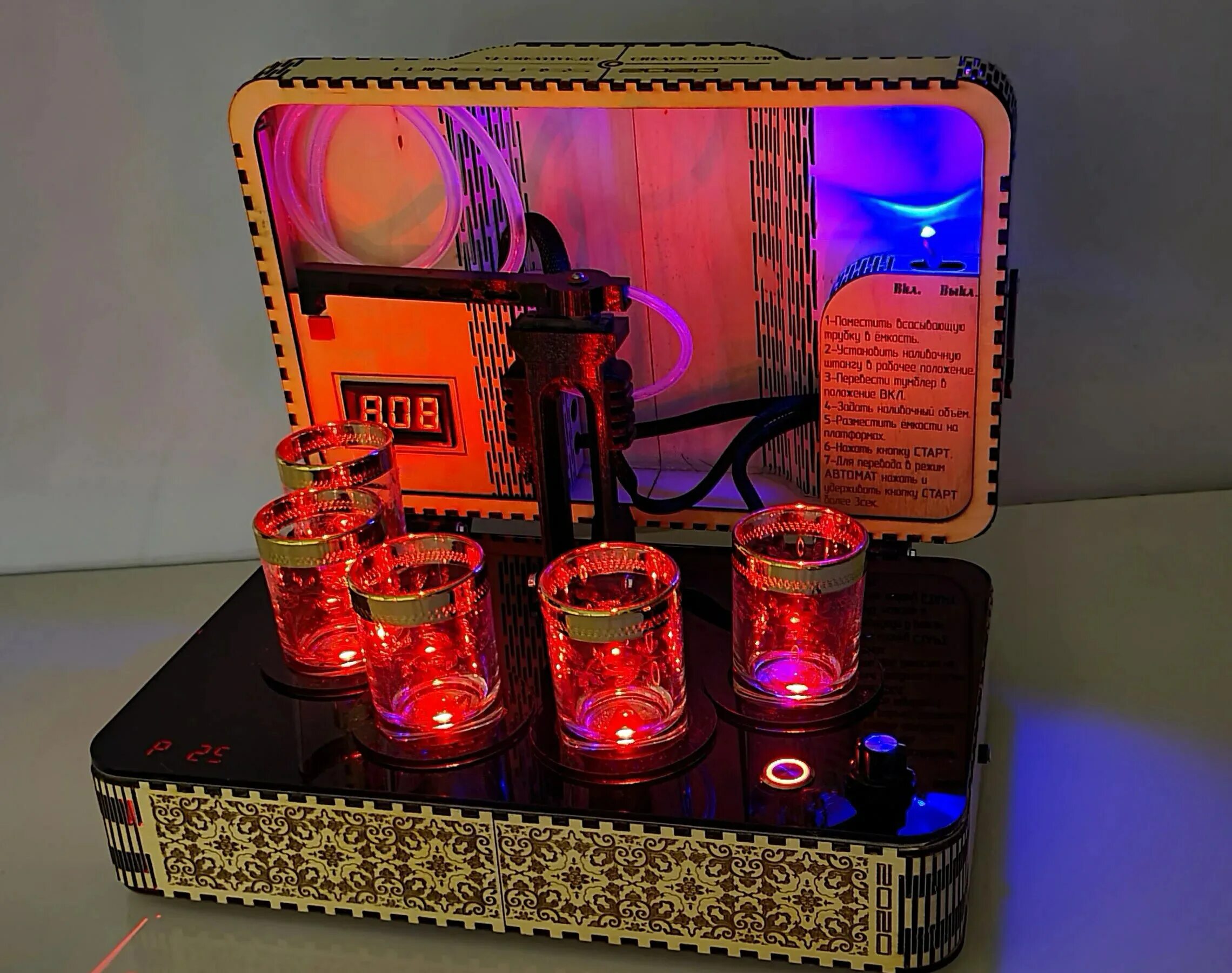 Наливатор за победу. Наливатор алкоголя в кейсе. Наливатор алкоголя автоматический. Наливатор дозатор алкогольных напитков. Стимпанк наливайко.