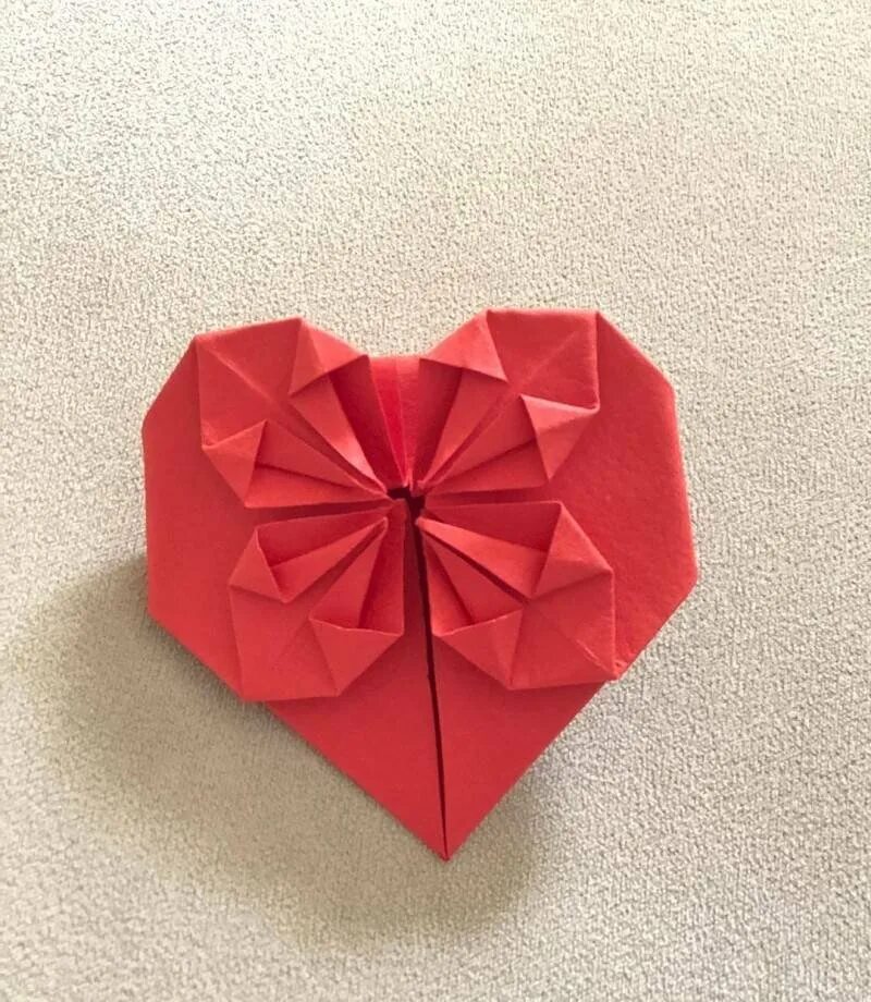 Оригами сердечко. Оригами сердечко из бумаги. сердечко из оригами. бумажное сердце оригами.