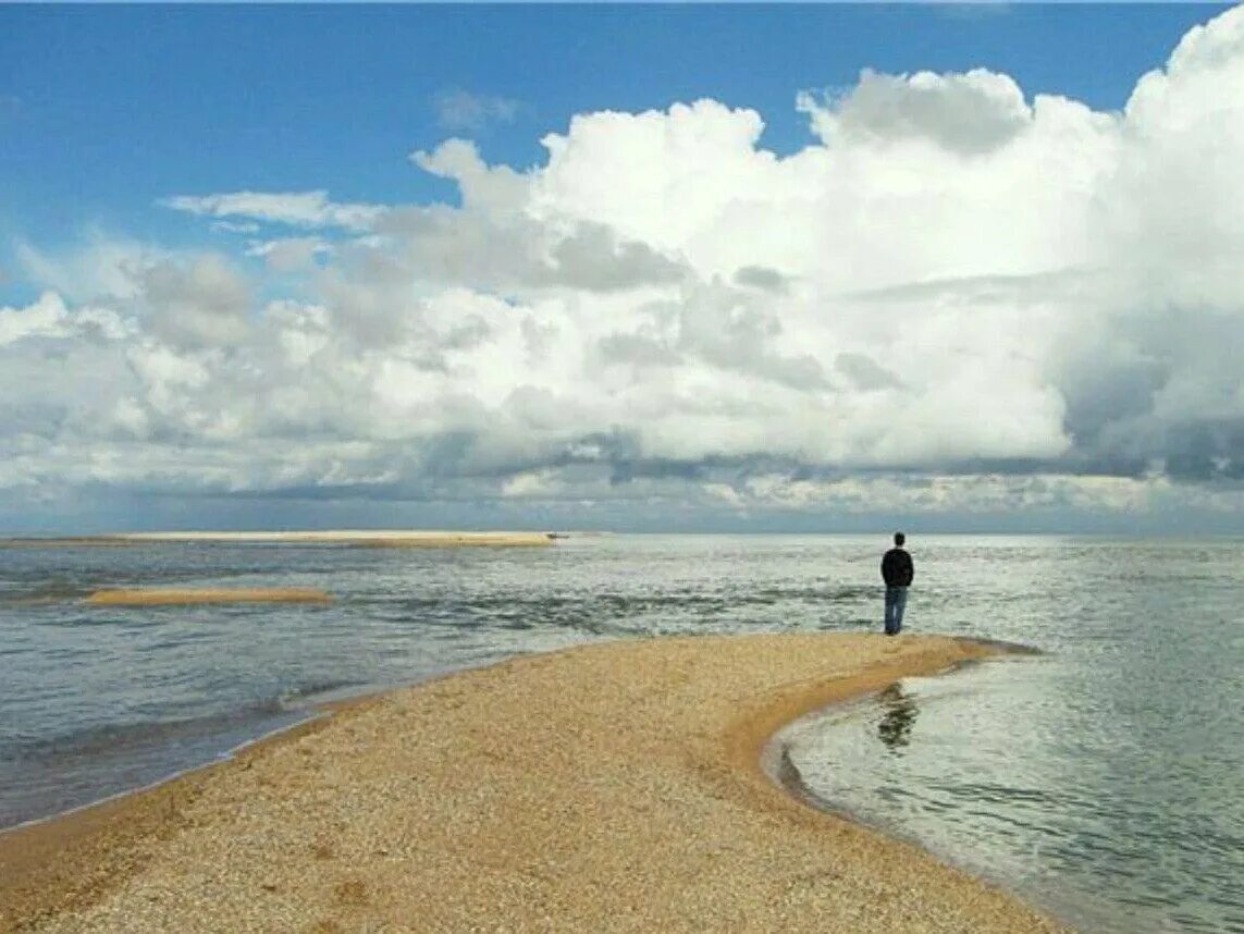 Азовское море пресное. Азовское море самое соленое. Морская волна азовское море лагерь 1990. Азовское море самое соленое. Азовское море ростов.