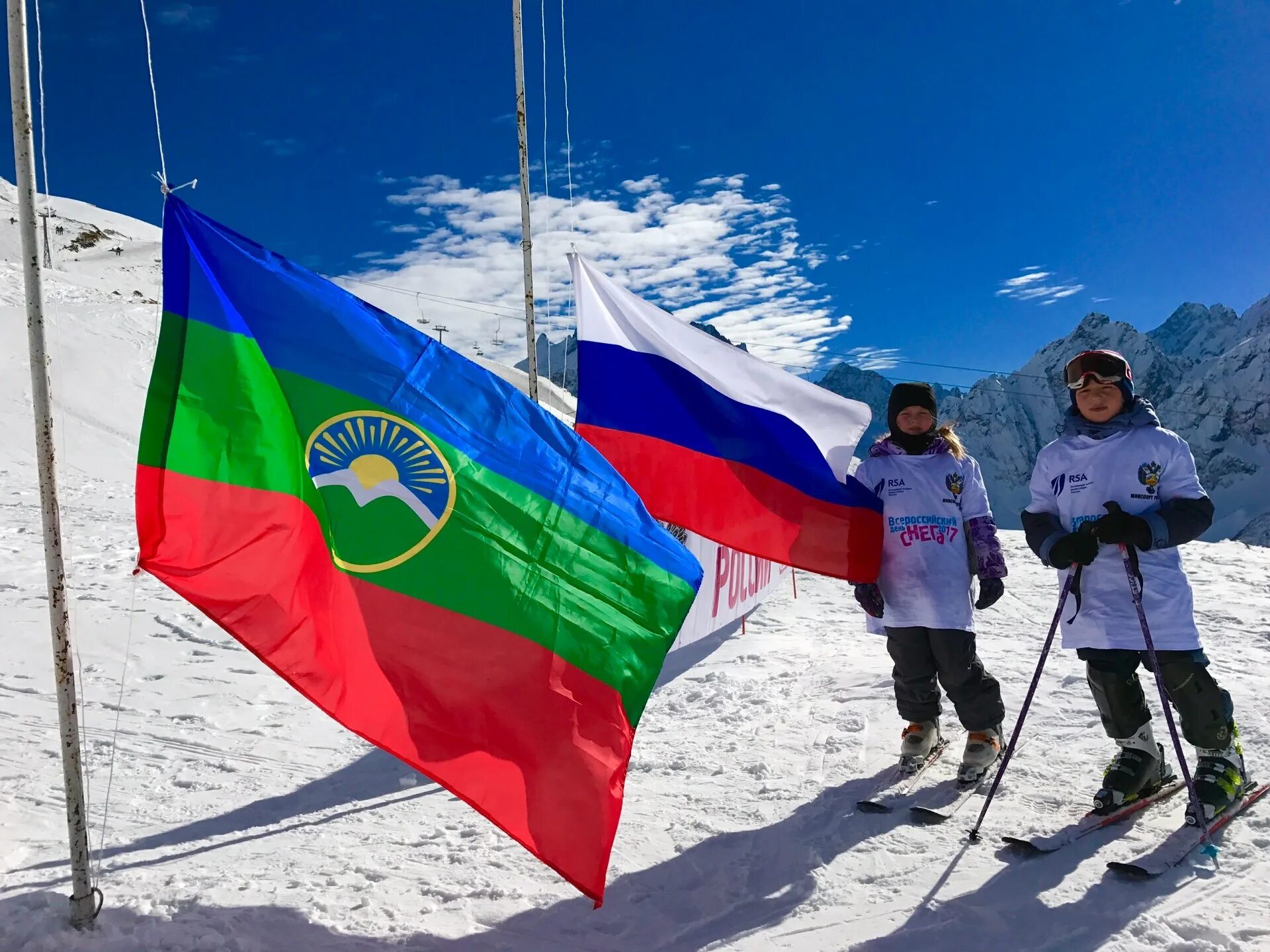 Карачаево-Черкесская Республика Кавказ. Карачаево Черкесия КЧР. Флаг Карачаево-Черкесии Карачаево-Черкесской Республики. Флаг Карачаево черкеске. Ново черкесская республика