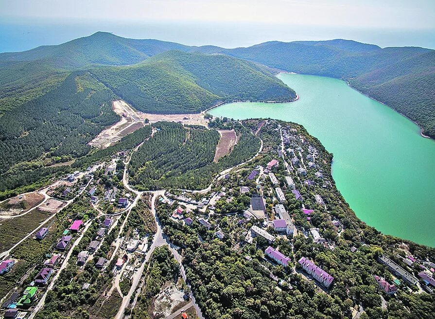 Поселок Абрау Дюрсо Краснодарский край. Абрау Дюрсо село. Новороссийск село Абрау Дюрсо. Новороссийск озеро Абрау Дюрсо. Озеро абрау краснодарский