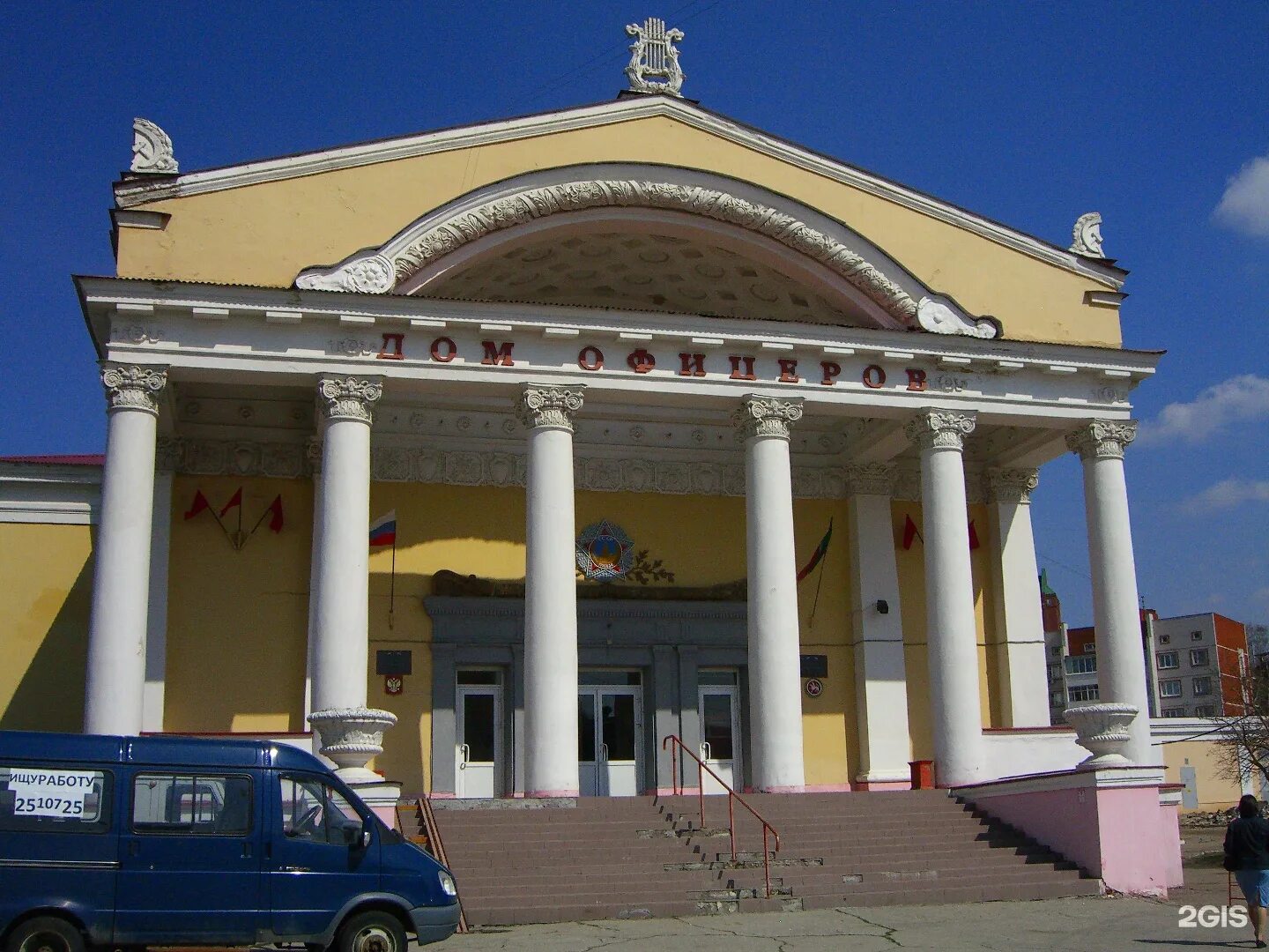 Театр юного зрителя габдуллы кариева. Казанский татарский государственный театр юного зрителя им г кариева. тюз кариева казань. петербургская 55 б казань татарский театр кариева. театр кариева казань зал.