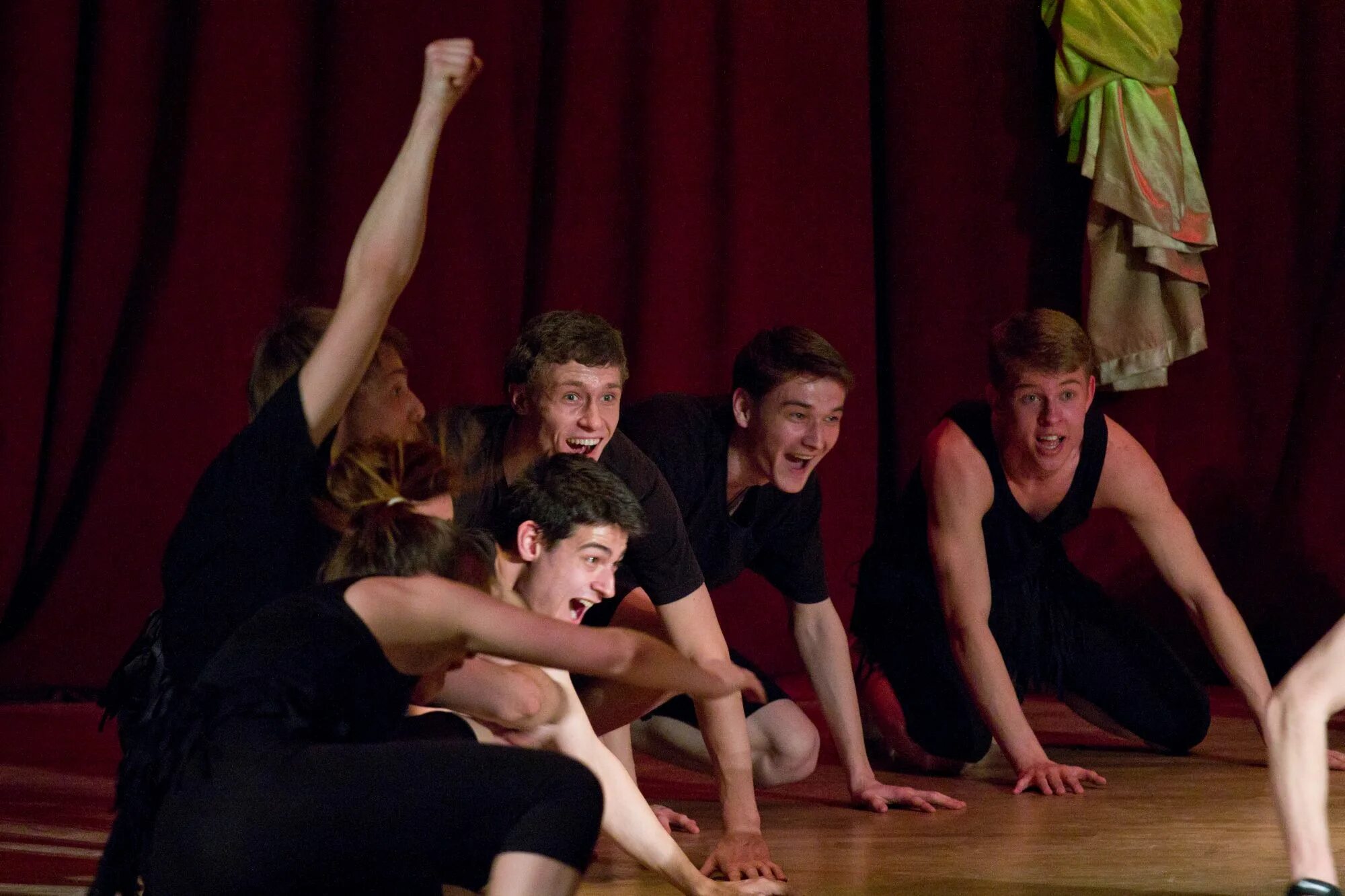 Выступление спектакля. Пьесы старые. Спектакли. Пластическая постановка в театре. Канкан мюзикл санкт-петербург театр музыкальной комедии.