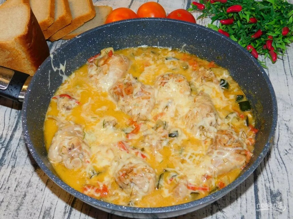 Куриная сковорода с кабачками