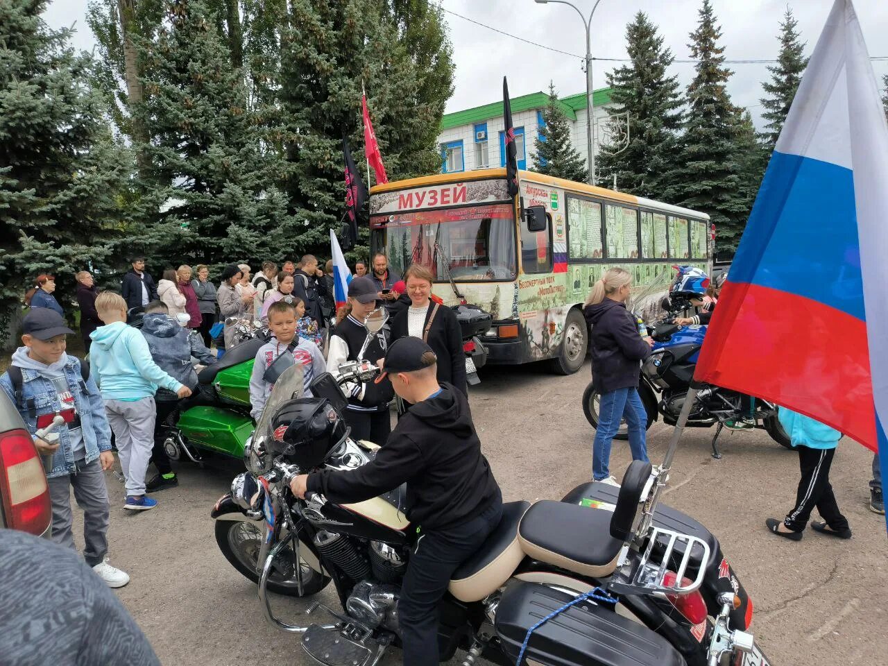 Номер амурского автовокзала. Автобус Победы Благовещенск.