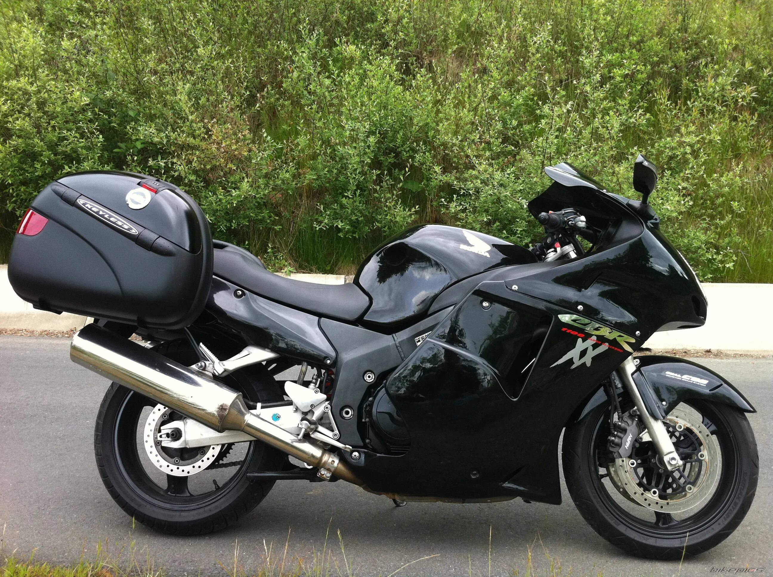 Cbr1100xx super blackbird. Хонда сбр 1100 дрозд. Хонда 1100 хх. Хонда 1100 хх. Honda 1100xx.