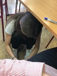 Сосутся на уроке
