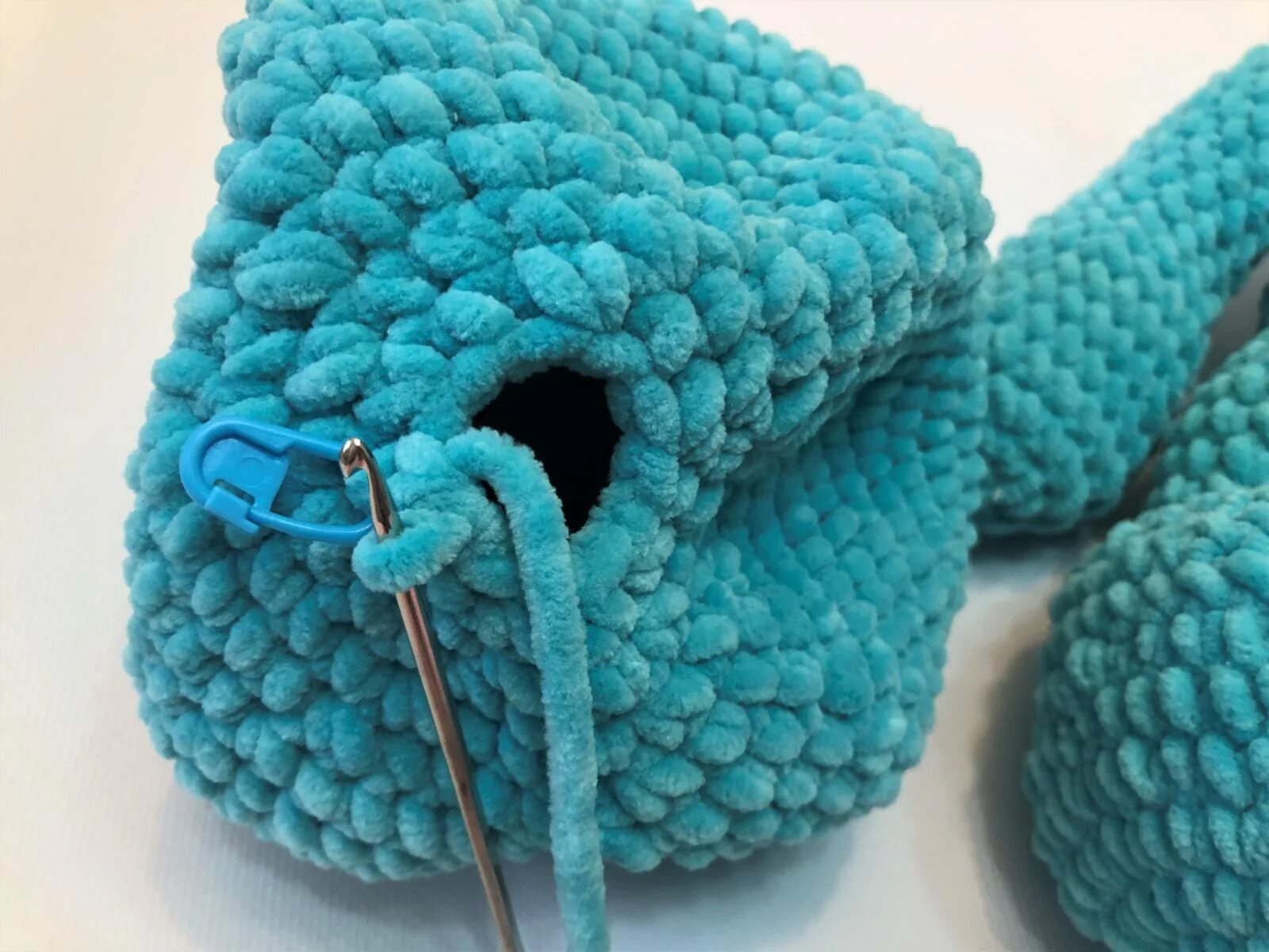 детская сумка из плюшевой пряжи. сумка из плюшевой пряжи. сумка из плюшевой пряжи крючком. вязаная сумка из плюшевой пряжи. сумка из плюшевой пряжи.