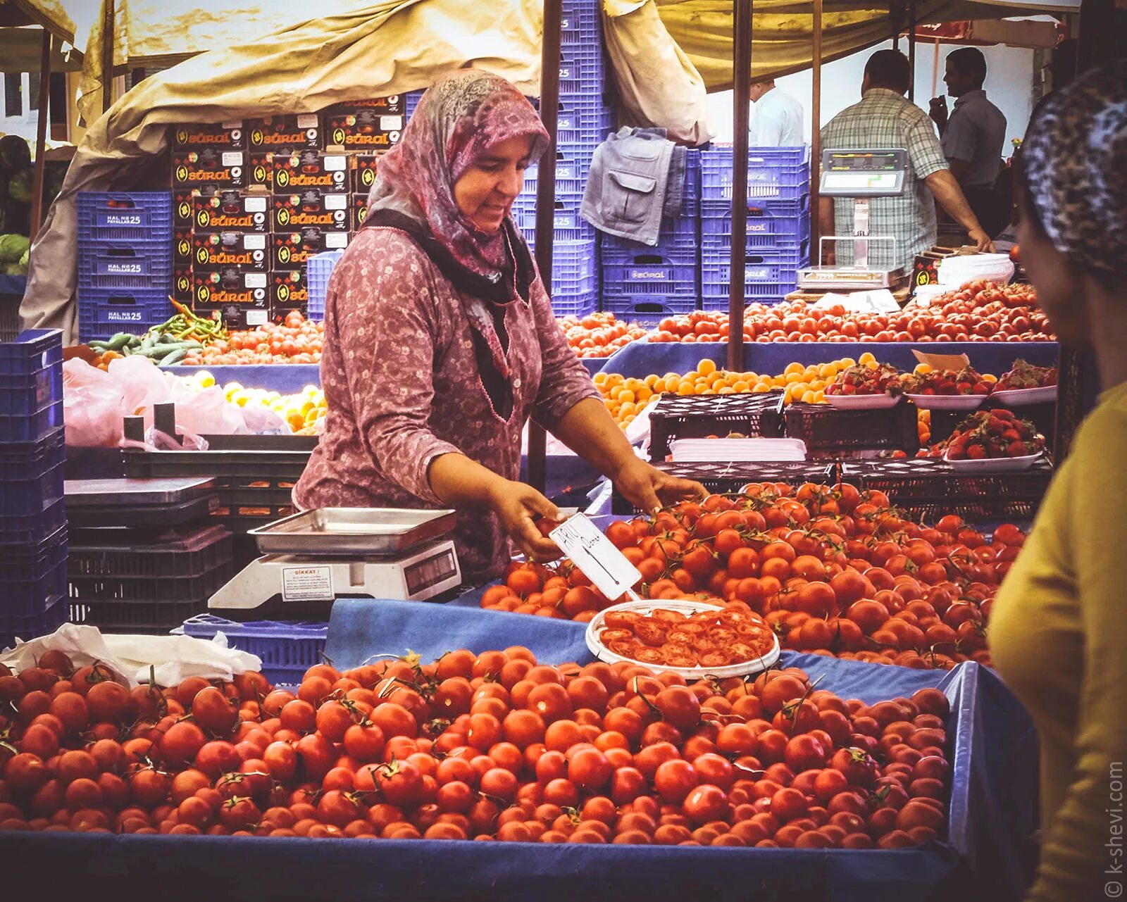 S bazar. Продуктовый рынок Манавгат Турция. Базар Манавгат Турция. Рынок Манавгат Турция Сиде. Турция турецкий базар.