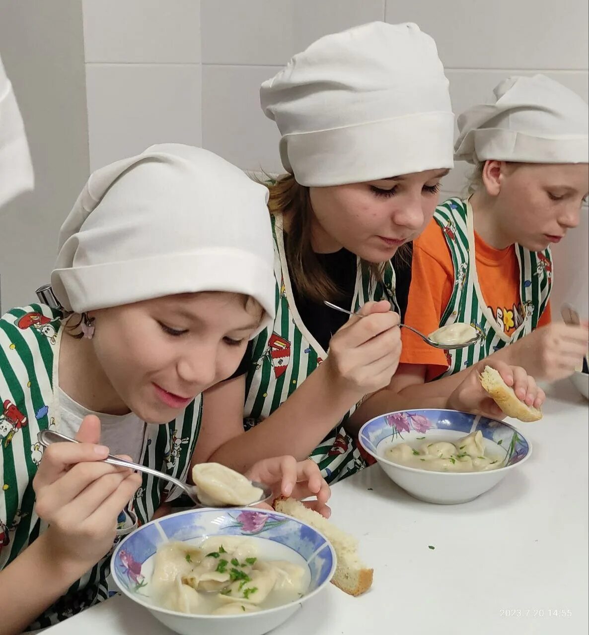 Кружок кулинарии в школе. Кружок кулинария. Кулинарная мастерская для детей. Мастер классы для детей по кулинарии. Кружок кулинарии в школе.