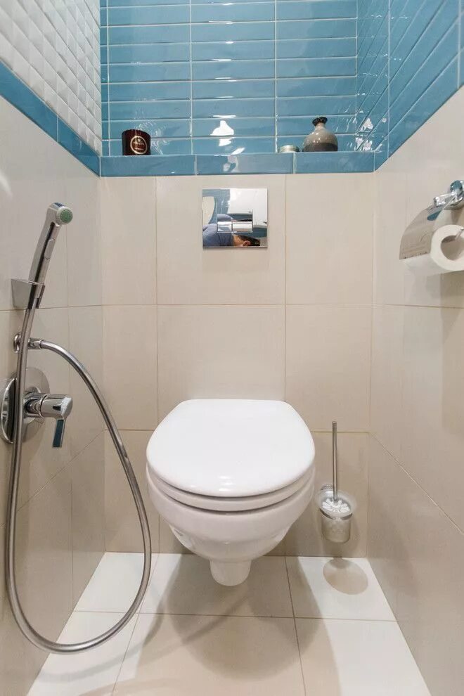 Инсталляция с гигиеническим. Подвесной унитаз с гигиеническим душем. Ванная комната с гигиеническим душем. Подвесной туалет с гигиеническим душем.