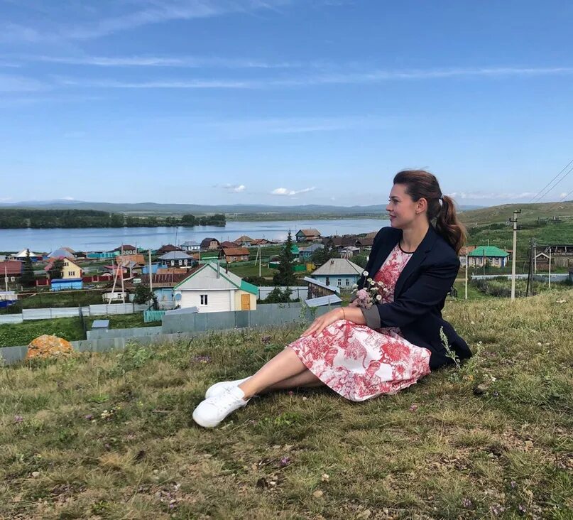 Жена главы башкирии. Хабирова карина владимировна. супруга главы башкортостана каринэ хабирова. хабирова каринэ владимировна. радий хабиров жена каринэ.