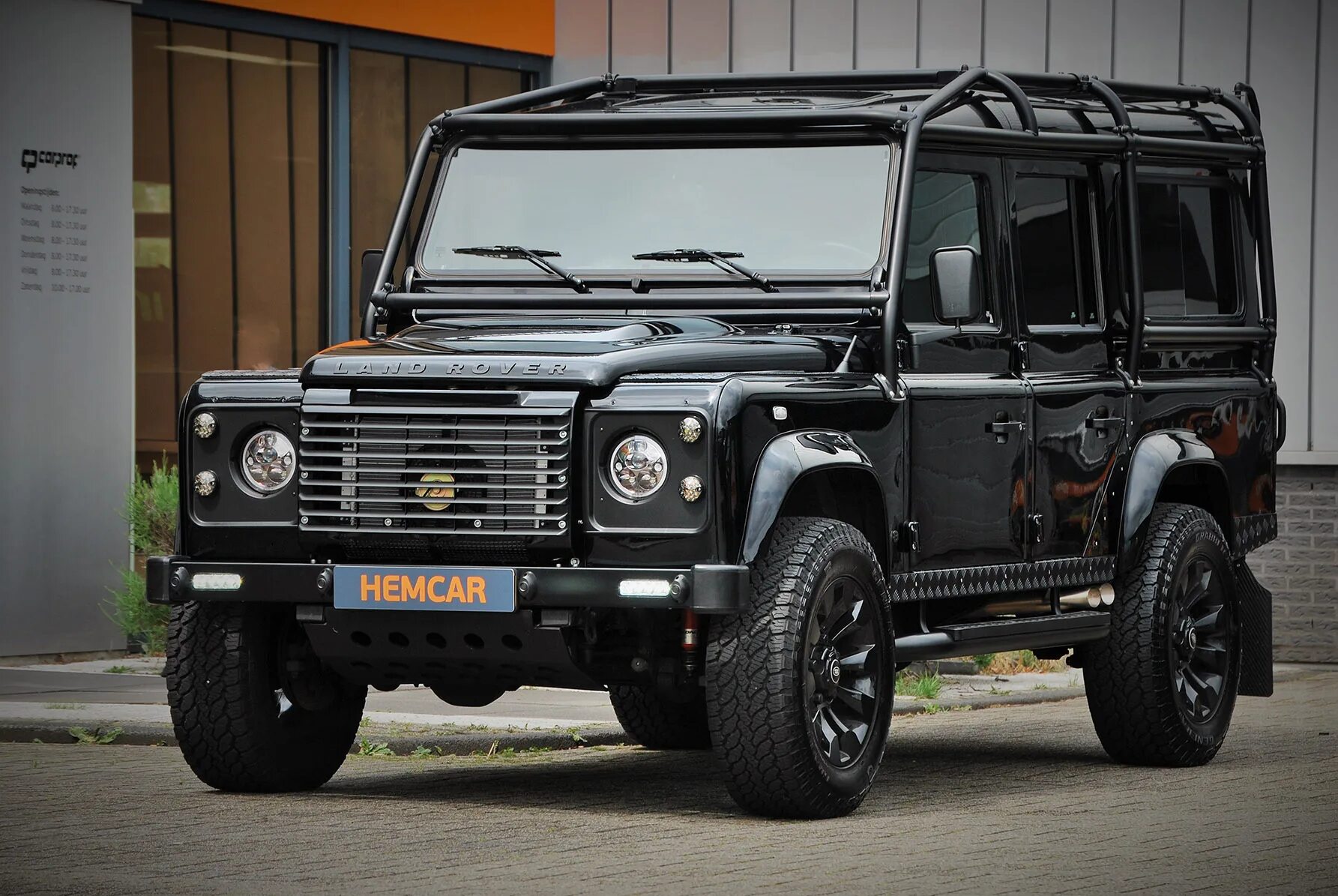 Defender auto купить. Ленд Ровер Дефендер. Ленд Ровер Дефендер 110. Ленд Ровер Дефендер 110 новый. Ландровер Дефендер новый.