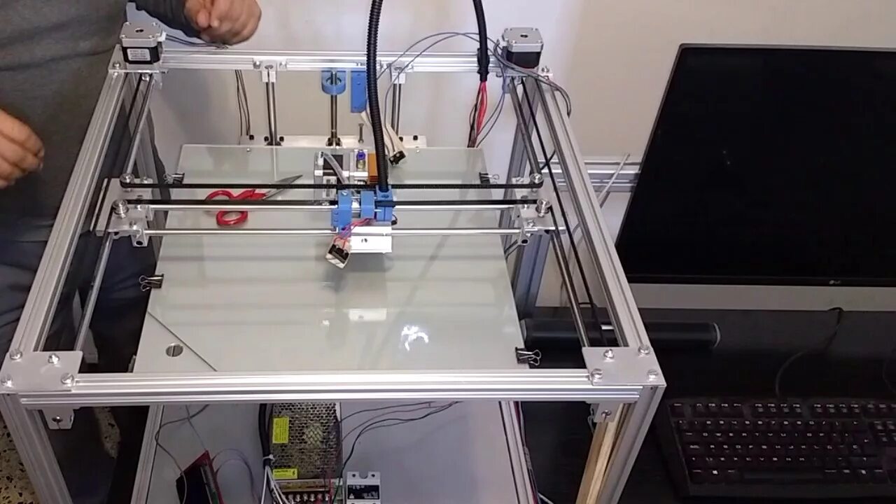 Re d bot 3d принтер. Шагающий робот vex iq. Корпус робота vex iq. Расположение двигателей x и y h-bot. Hbot 3d принтер soberizavod.