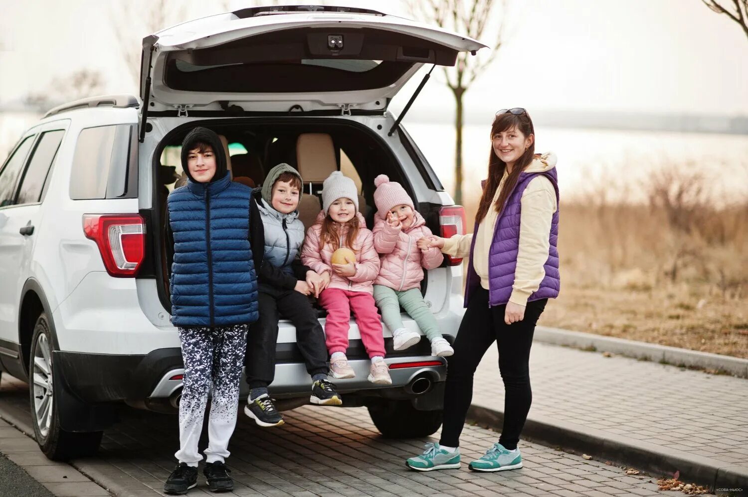 Машина для многодетных. Семейный автомобиль. Авто для семьи с 3 детьми. Автомобиль для многодетной семьи.