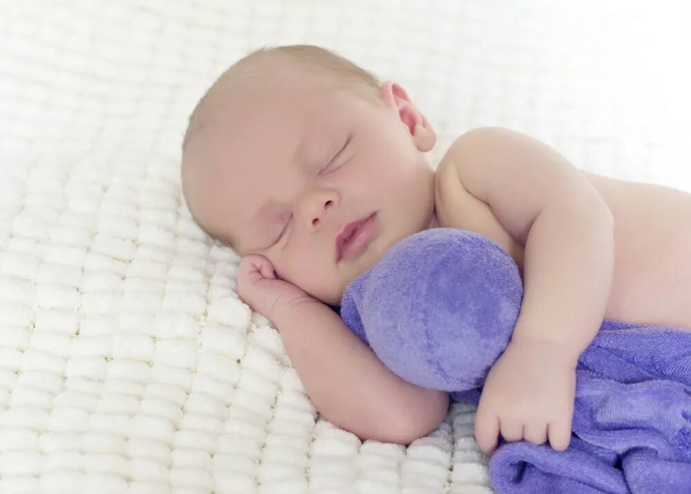 шезлонг bright starts comfort & harmony cradling bouncer. комфортер cuski berry. комфортер-сплюшка зайчик. игрушка для новорожденных для сна. комфорте для новорожденных.