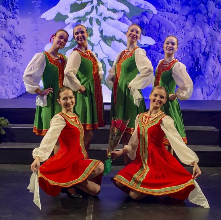 Волжские узоры конкурс. Ансамбль танца самоцветы челябинск. Танец дипломная работа. Танец дипломная работа. Танец дипломная работа.