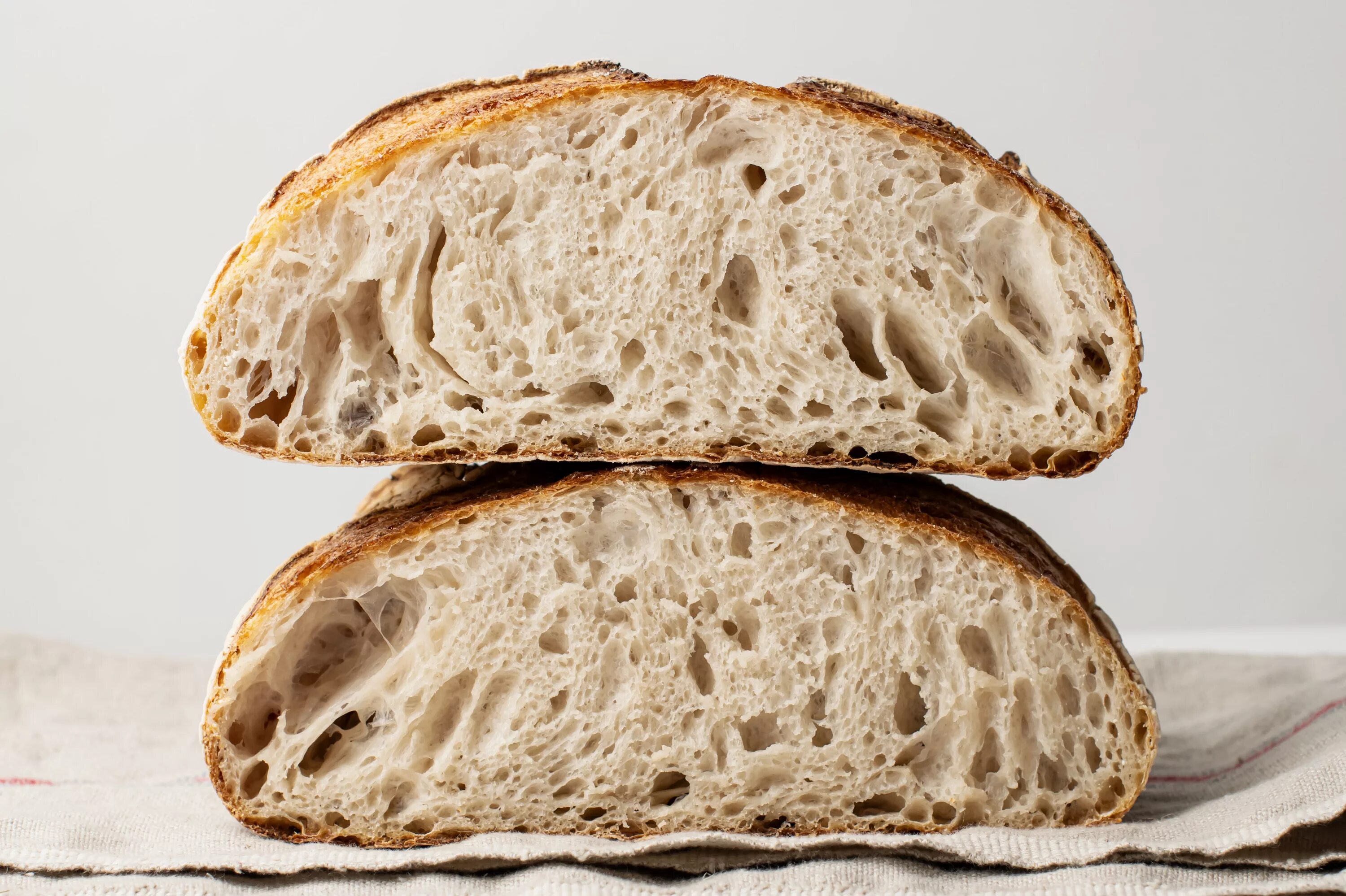 Чиабатта купить. Хлеб на закваске. Красивый хлеб. Хлеб чиабатта. Ржаной батон.