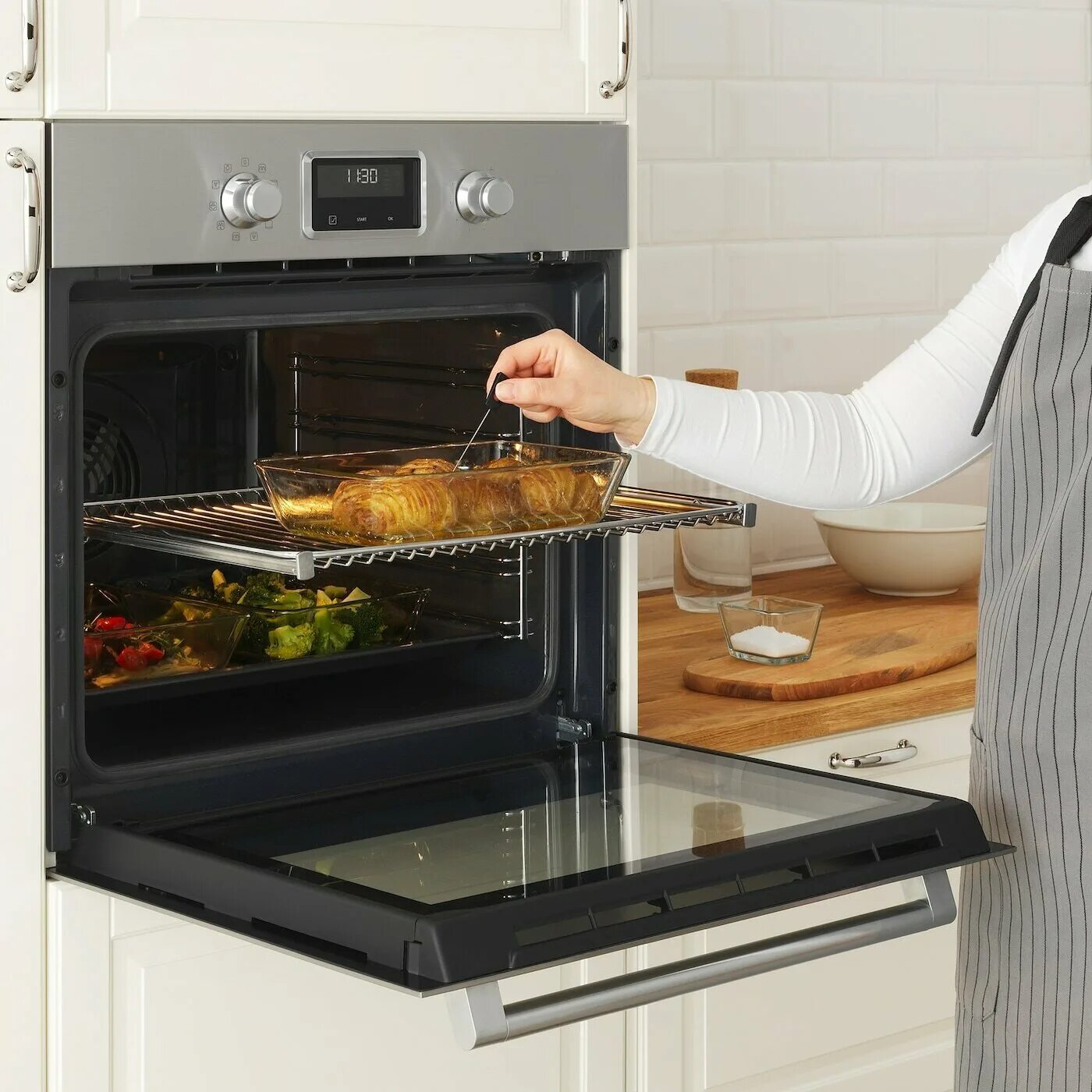 Кулинариск духовой шкаф. Духовка икеа. 51. Духовой шкаф ikea раффинерэд. Икеа встраиваемая духовка пиролитическая.