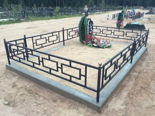 Ограда кладбище ограды памятники. Ограда кладбище ограды памятники. Кладбищенская ограда. Ограда с гранитными столбами. Ограда с гранитными столбами.