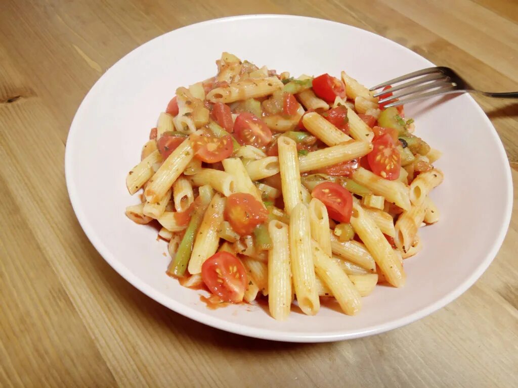 Макароны с фасолью. Макароны с сельдереем. стручковая фасоль с макаронами. паста с сельдереем. макароны со стручковой фасолью.