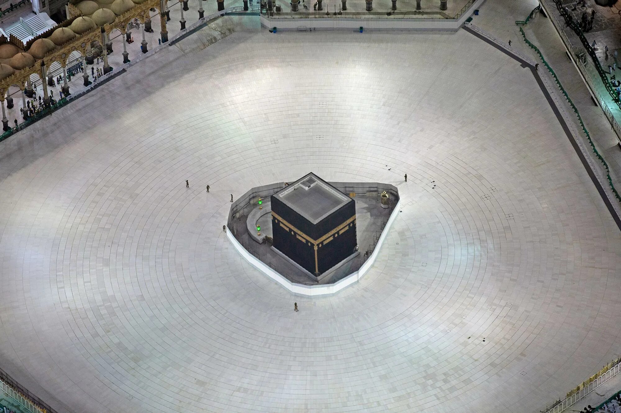 Покажи каабу. Мечеть Кааба в Мекке. Мечеть Мекка Кааба 2020. Мечеть Аль-харам Мекка. Мекка Аль Кааба внутри.
