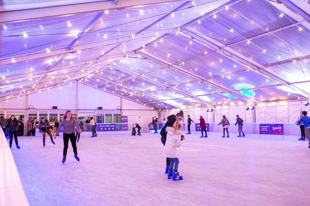 Каток в александре. Ice Rink каток. Каток Медведково Ледовый дворец. Ледовый комплекс the Rink в Москве. Каток Кавголово.