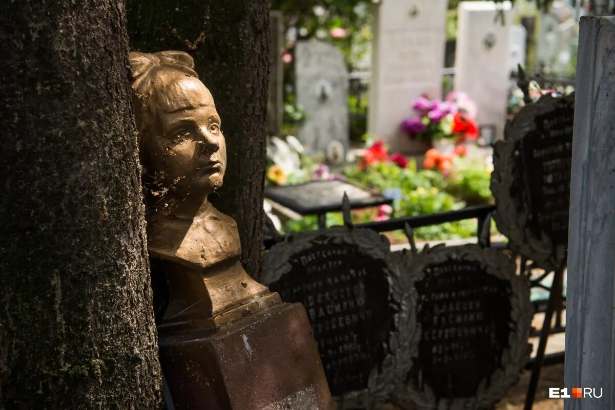 владимирское кладбище екатеринбург. широкореченское кладбище екатеринбург могилы. окружное кладбище екатеринбург. старинные кладбища екатеринбурга. торокин василий федорович.