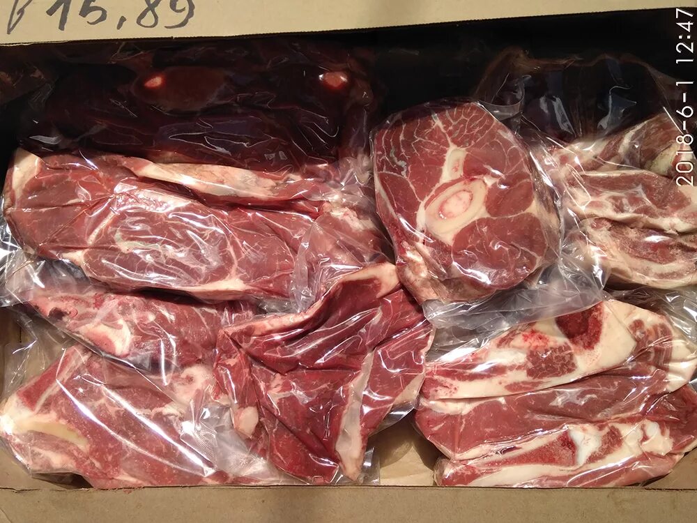 Замороженное мясо купить. Мясо в вакуумной упаковке. Мясо в вакуумном пакете. Мясо говядины в вакуумной упаковке. Фасованное мясо.